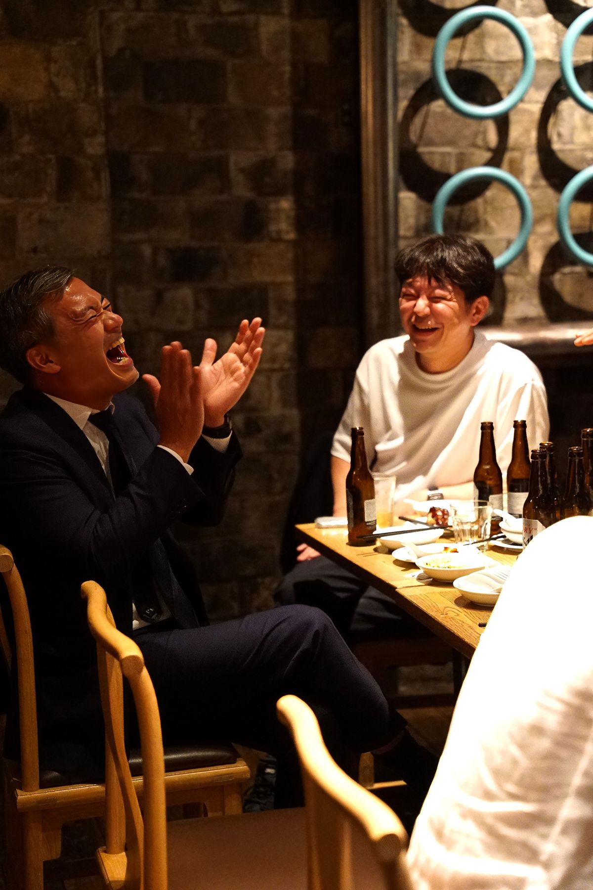 Two guests sharing a laugh at the SEG3 Supper Club Tokyo